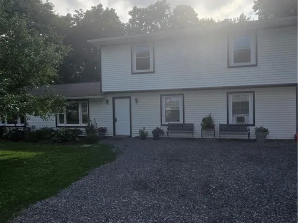 12775 Vincent Dr, Mantua, OH 44255