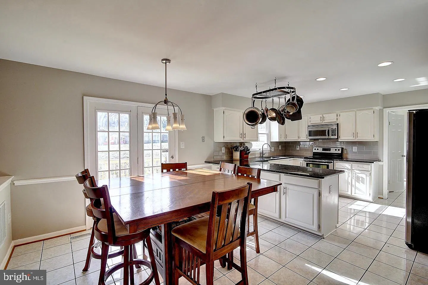 5 bed, 4.0 bath, 2738 sqft, $3,900 — Photo 3