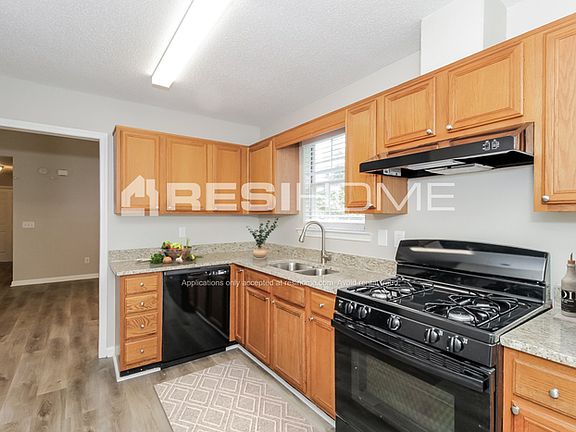 3rd image of 1246 Foxwood Dr