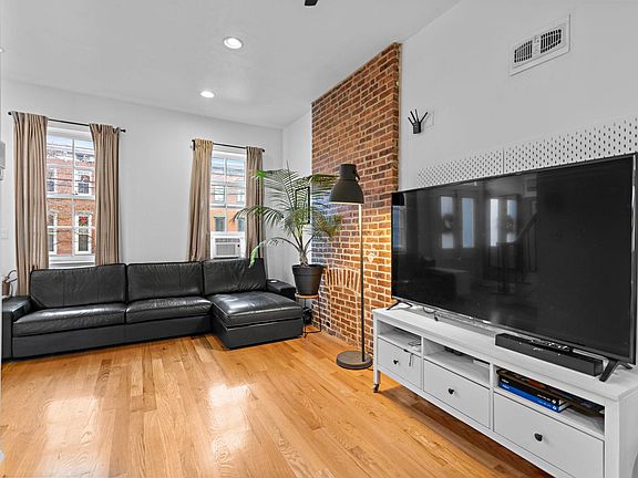 4th image of 105 Erie St #1