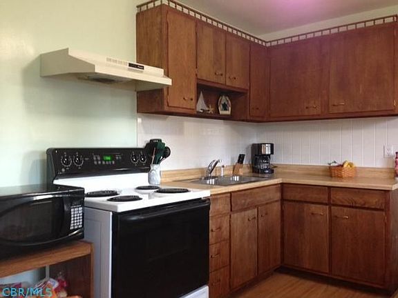 3rd image of 1079 Kelly Dr