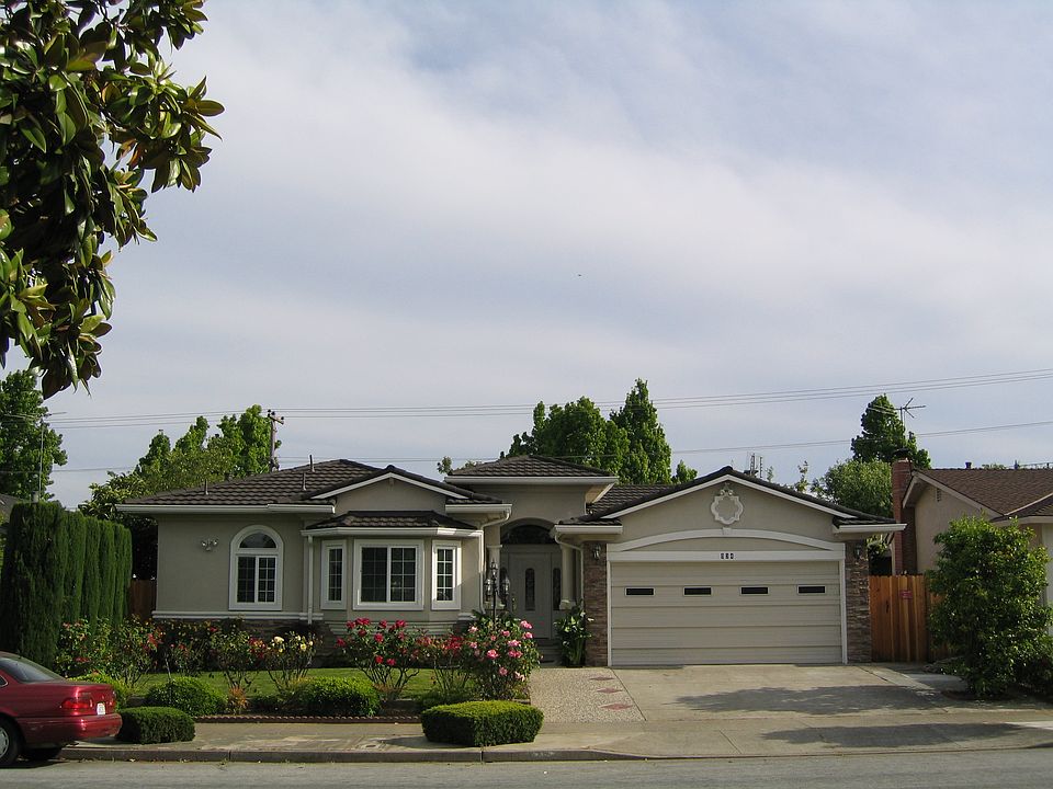 1st image of 934 Iris Ave
