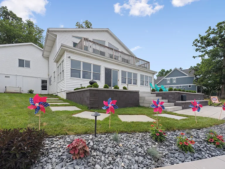 168 E Gull Lake Dr — Photo 6
