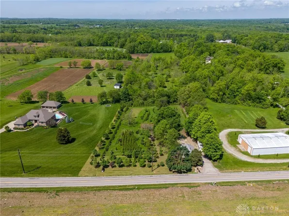 2717 Waynesville Rd, Bellbrook, OH 45305