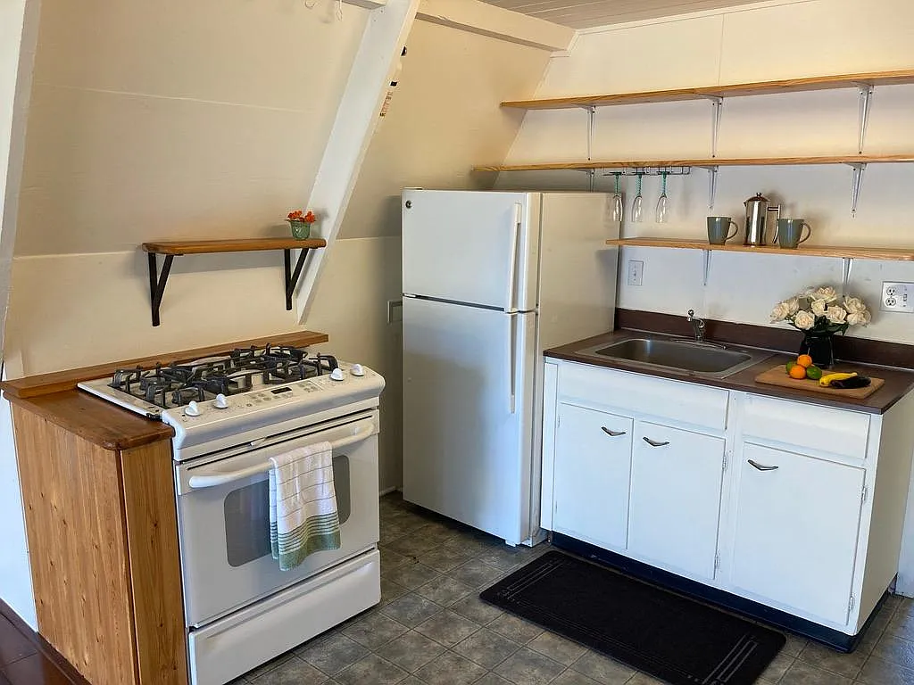 710 Crescent Dr. — Photo 4