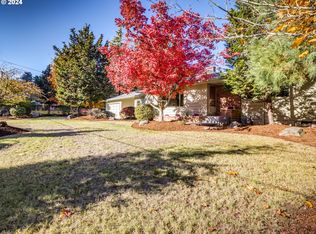 3893 Cedaroak Dr, West Linn, OR 97068