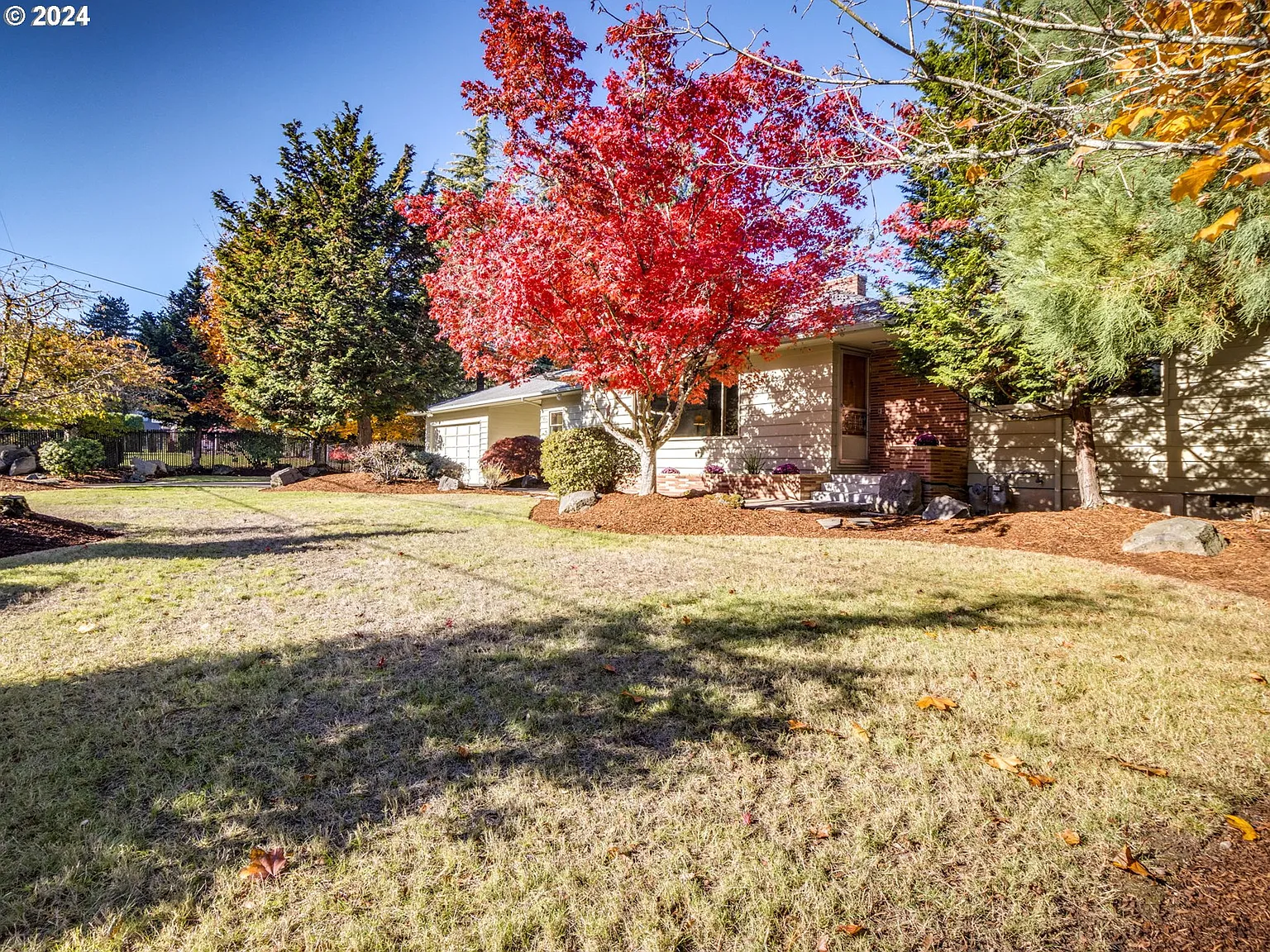 3893 Cedaroak Dr photo 1