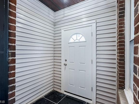 3rd image of 27 Warwick St