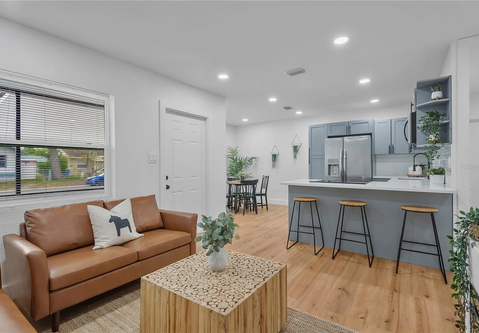 3 bed, 1040 sqft, $2,600 — Photo 3