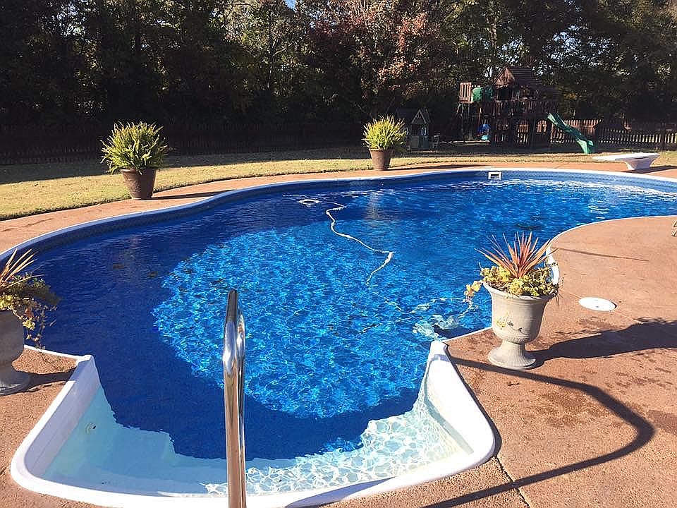 2nd image of 259 Gobelet Rd