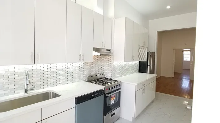 Rented by Compass | media 28