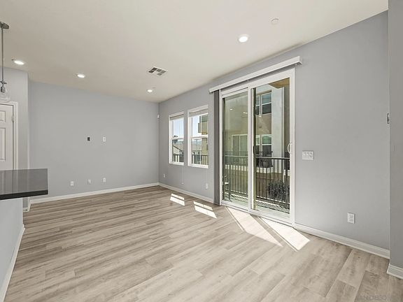 5th image of 350 Fitzpatrick Rd #105