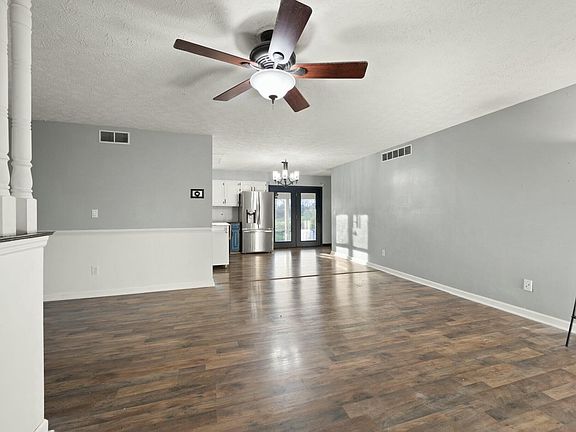 5th image of 415 Redwood Dr