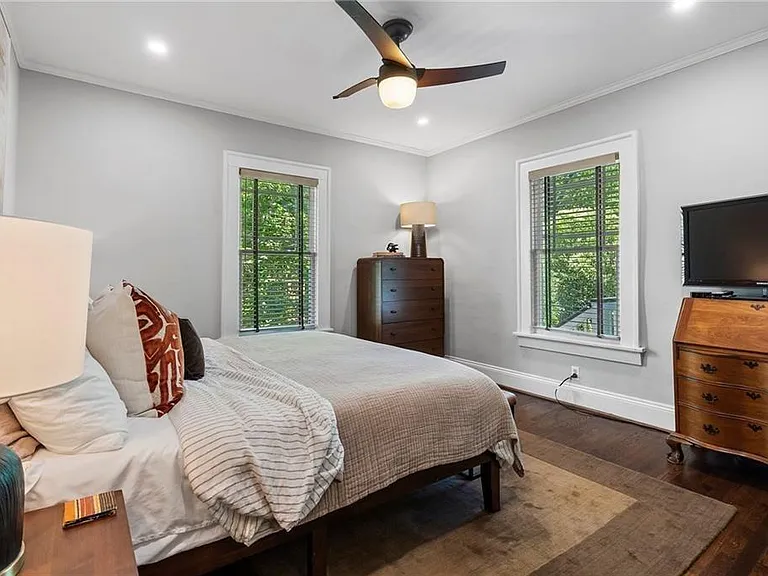 663 Yorkshire Rd NE — Photo 38
