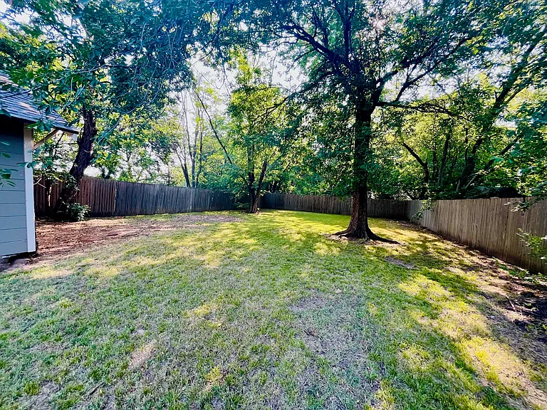205 S Flood Ave — Photo 14