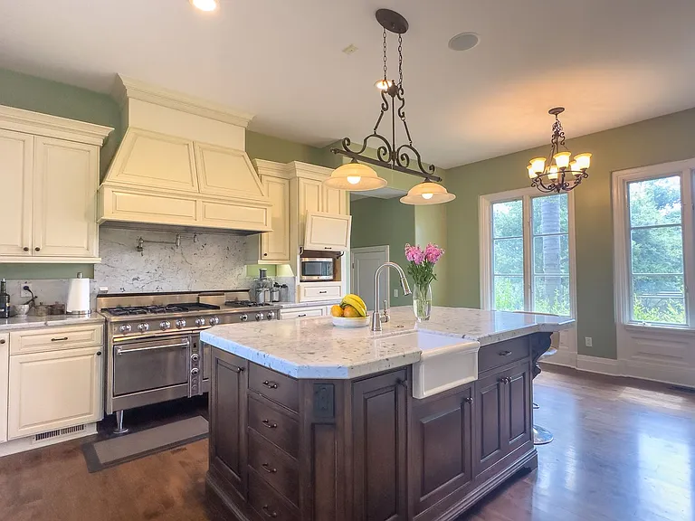 22040 Mount Eden Rd — Photo 12