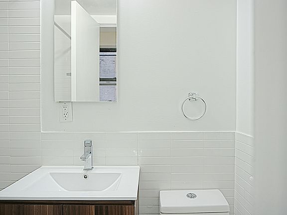5th image of 171 W 80th St #A4