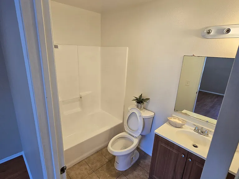 6924 Vesper Ave — Photo 7