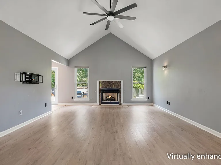 4916 Heathe Dr — Photo 5