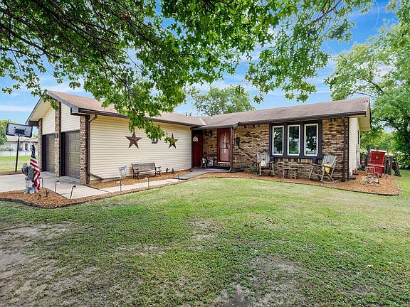 2nd image of 985 E 126th Ave N