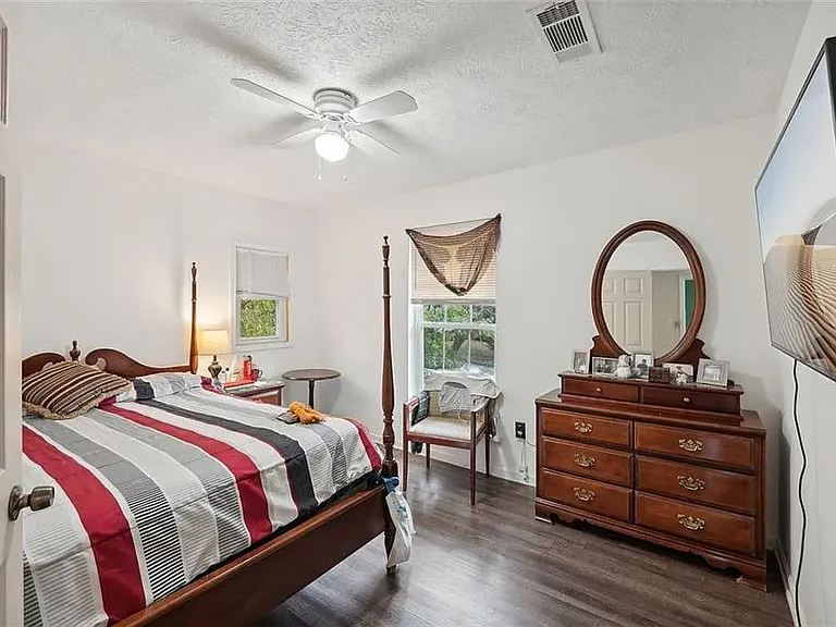 1015 Terramont Dr — Photo 8