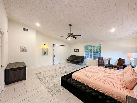 4th image of 3731 Lakeview Dr