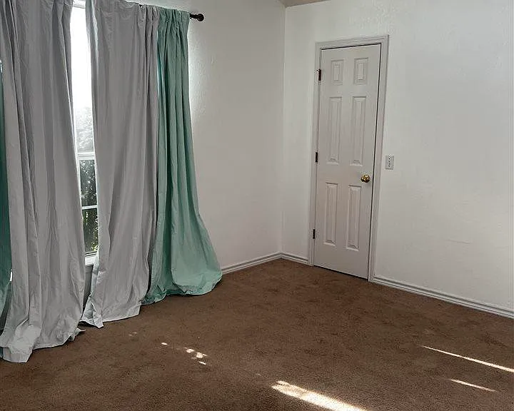 902 Sugarbush Ln — Photo 11