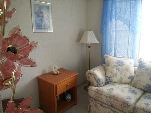 4th image of 215 Cherry Ln