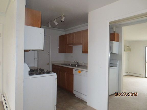 2nd image of 1880 Somerset Dr