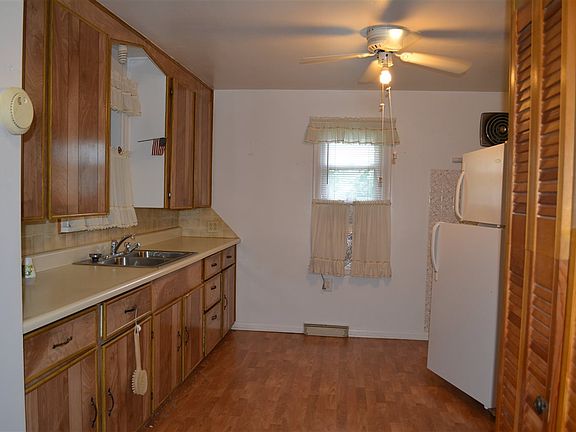 4th image of 1009 Henrietta St