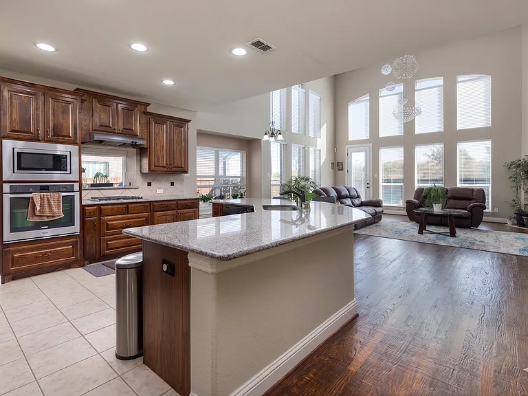2555 Hannah Cir — Photo 11
