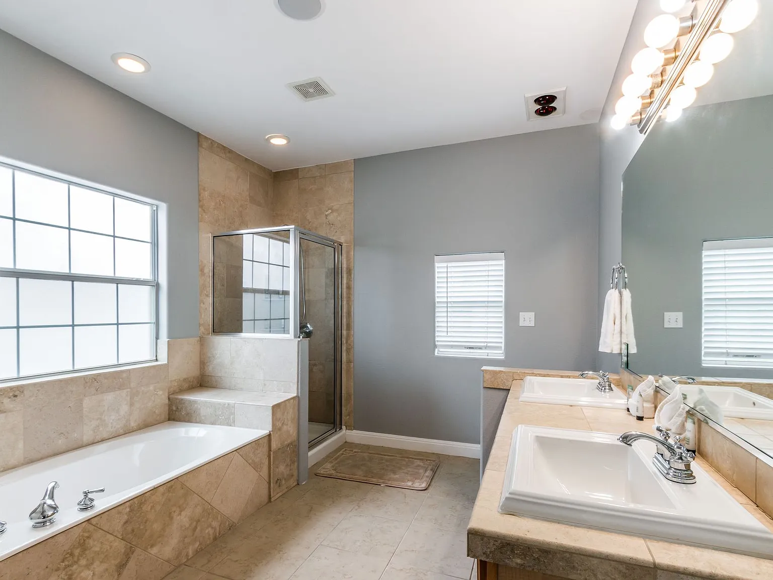 901 W Mary Street — Photo 2