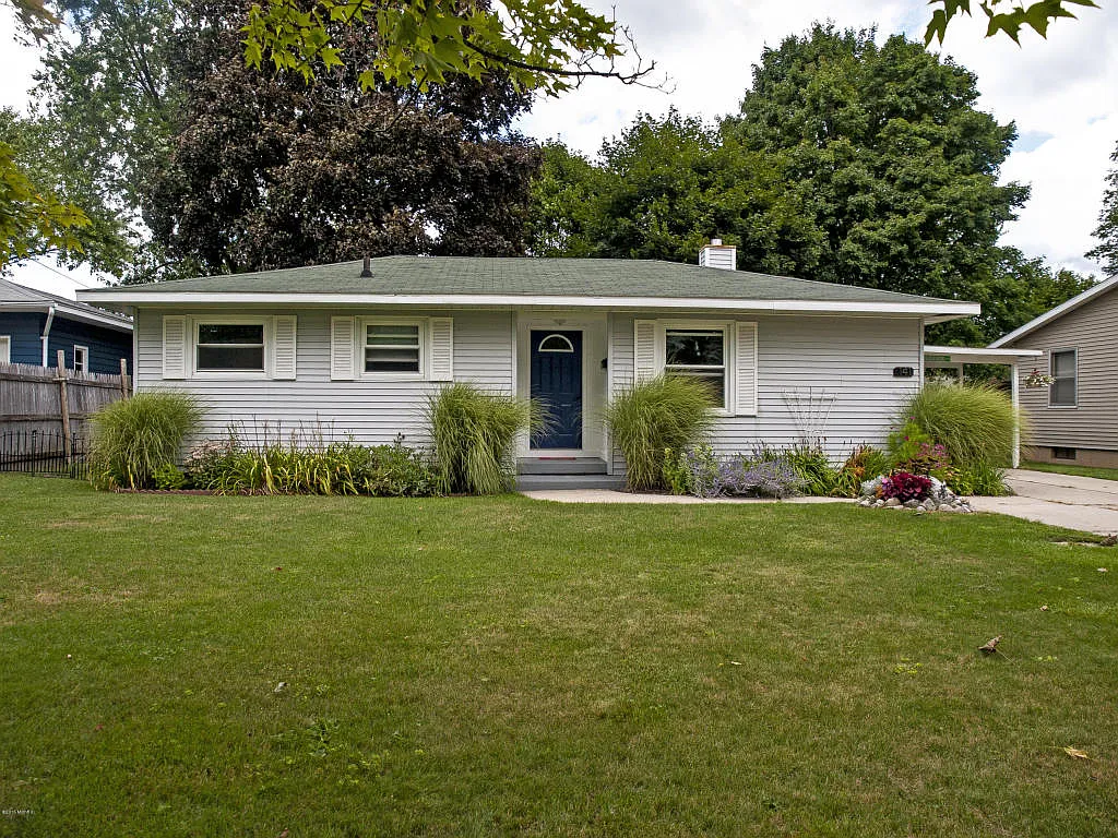 141 W Gardner St photo 1