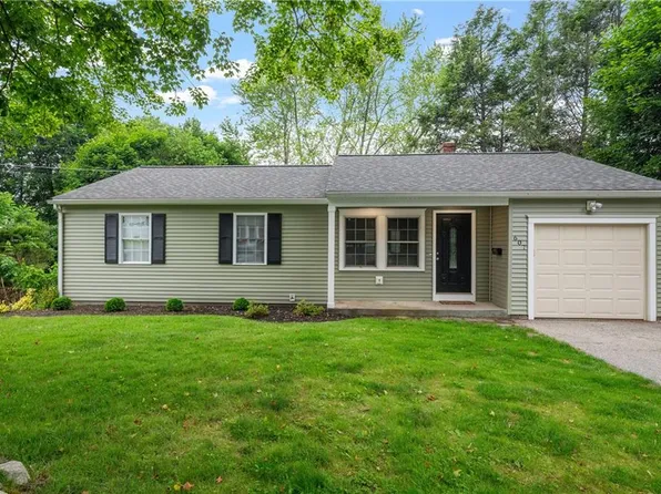 607 Knollwood Dr, Woonsocket, RI 02895