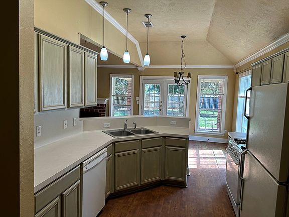 2nd image of 3623 Vienna Dr