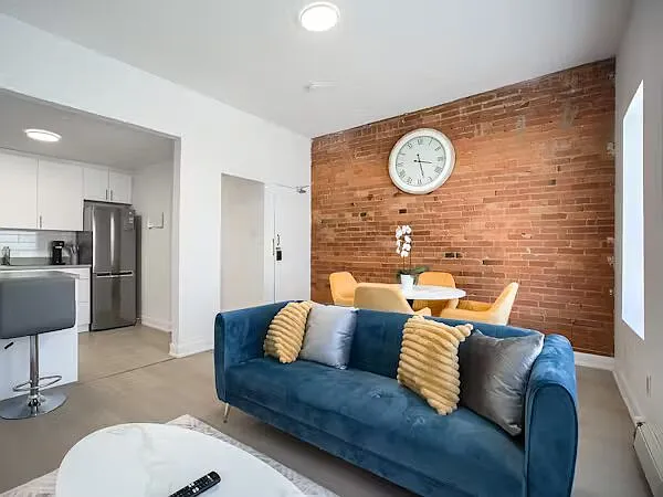1046 Bathurst St — Photo 7