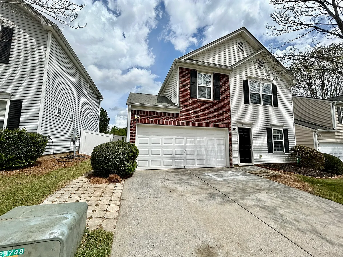 Building Photo - 421 Royal Oak Dr
