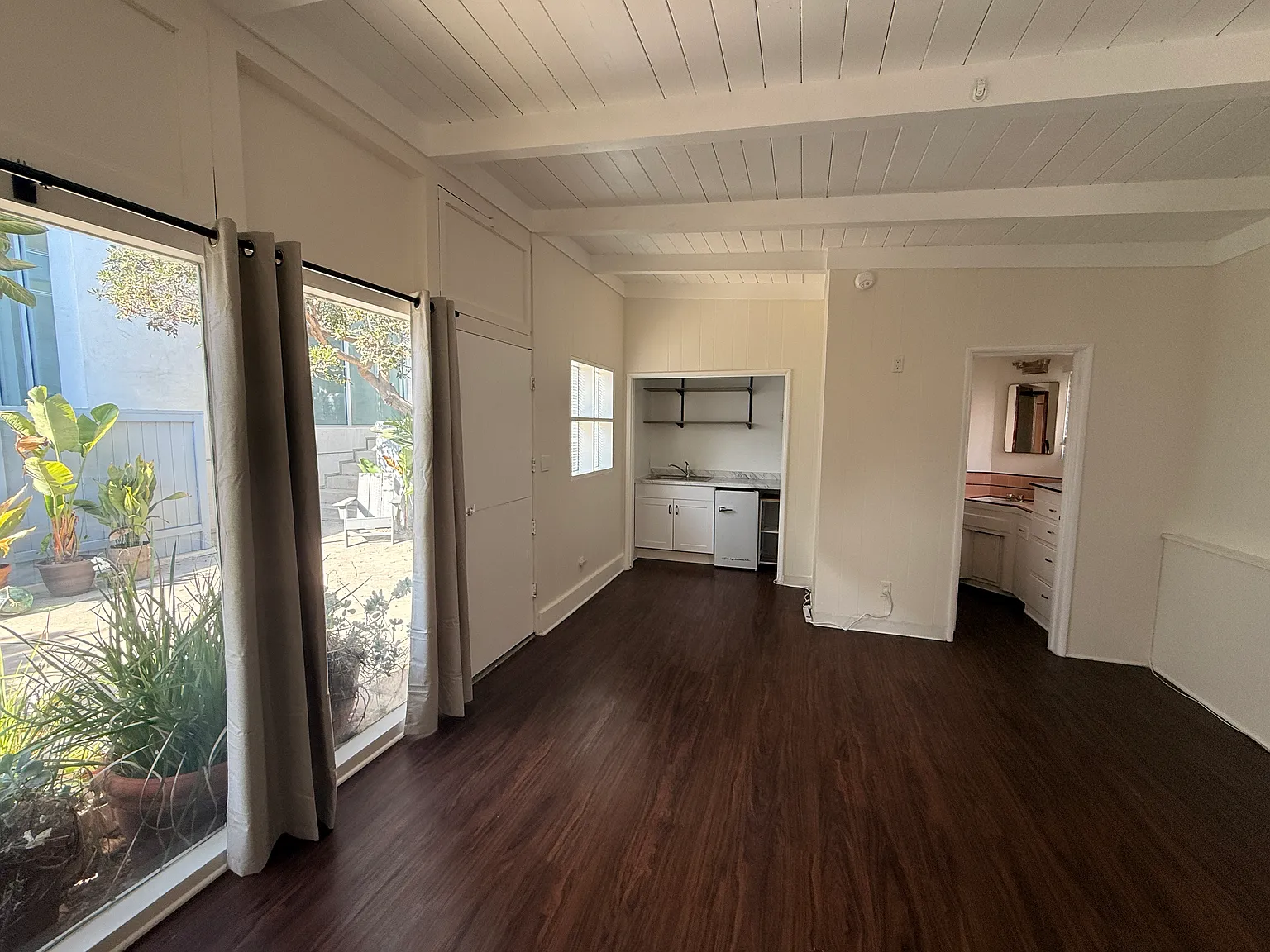 Studio, 450 sqft, $1,650 — Photo 3