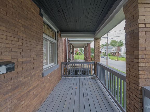 3rd image of 1063 Winfield Ave