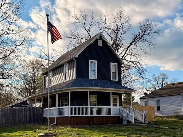 2804 Garland St, Leavenworth, KS 66048