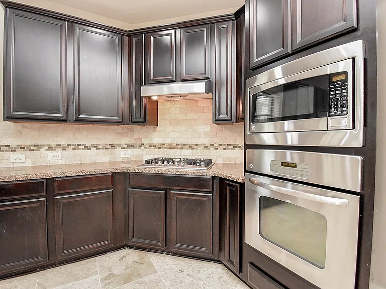 6034 Gracys Landing Ln — Photo 17