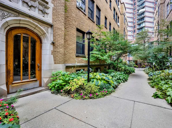 636 W Waveland Ave APT 4D, Chicago, IL 60613