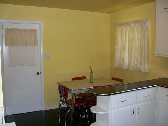 3rd image of 2805 Hackman St