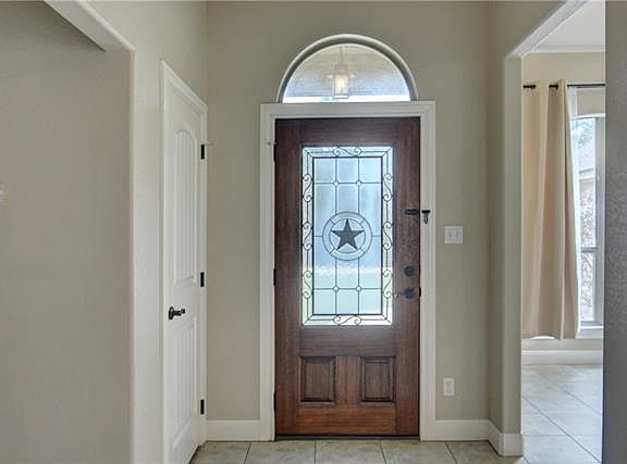 3rd image of 223 Kaelepulu Dr