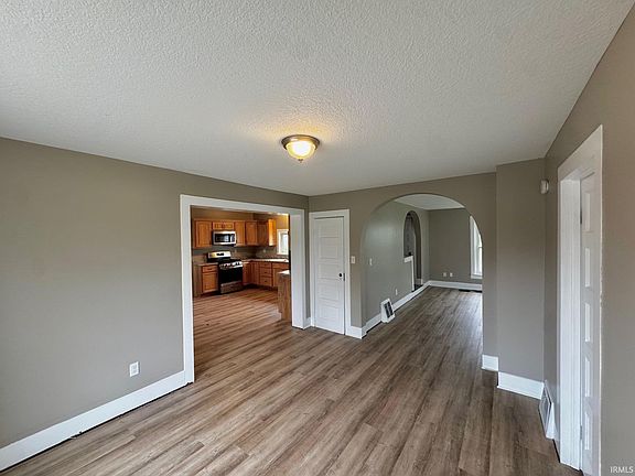 5th image of 519 E Main St