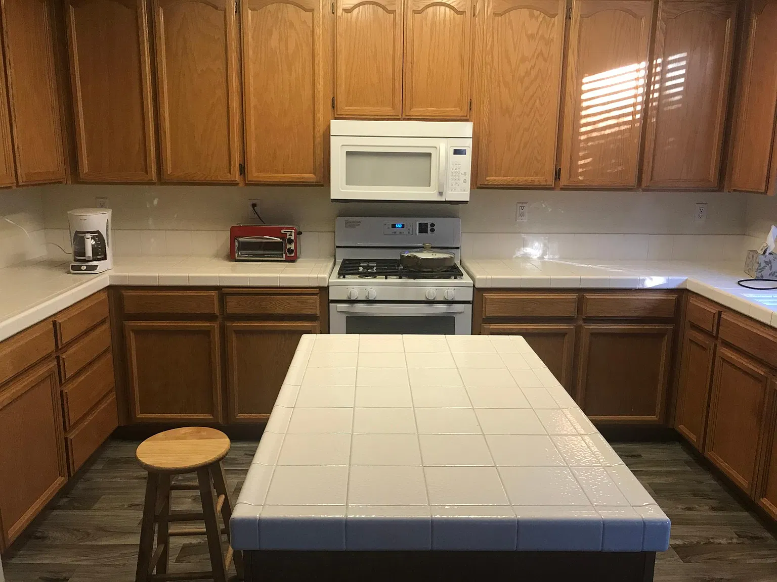 4 bed, 2.5 bath, 2074 sqft, $790 — Photo 3