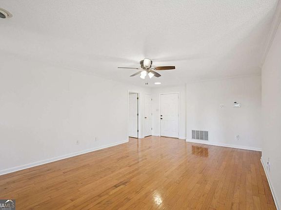 3rd image of 1750 Clairmont Rd APT 21