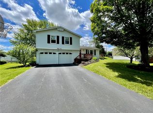 81 Blackwell Ln, Henrietta, NY 14467