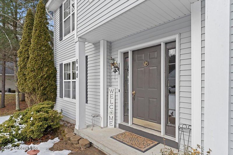 4th image of 688 Stark Terrace