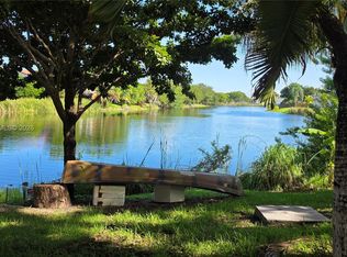 Lakeside Condo, Miami, FL 33193